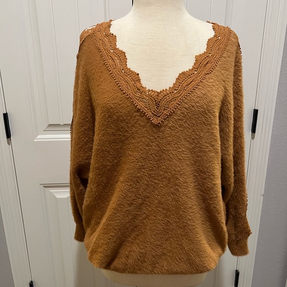 #1607. Unbranded Rust-Colored V-Neck Tunic Sweater w/Crochet Lace Detail. Sze XL - Picture 1 of 8